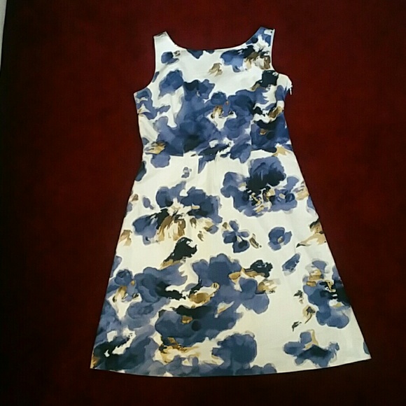 Dress - Picture 2 of 3